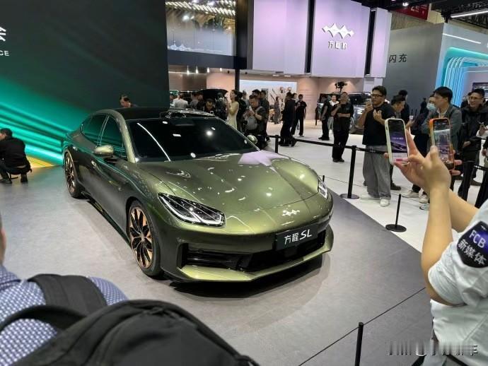 “国产帕拉梅拉”，方程豹 SL 真正的野心藏在细节里

北京车展看完方程豹 SL