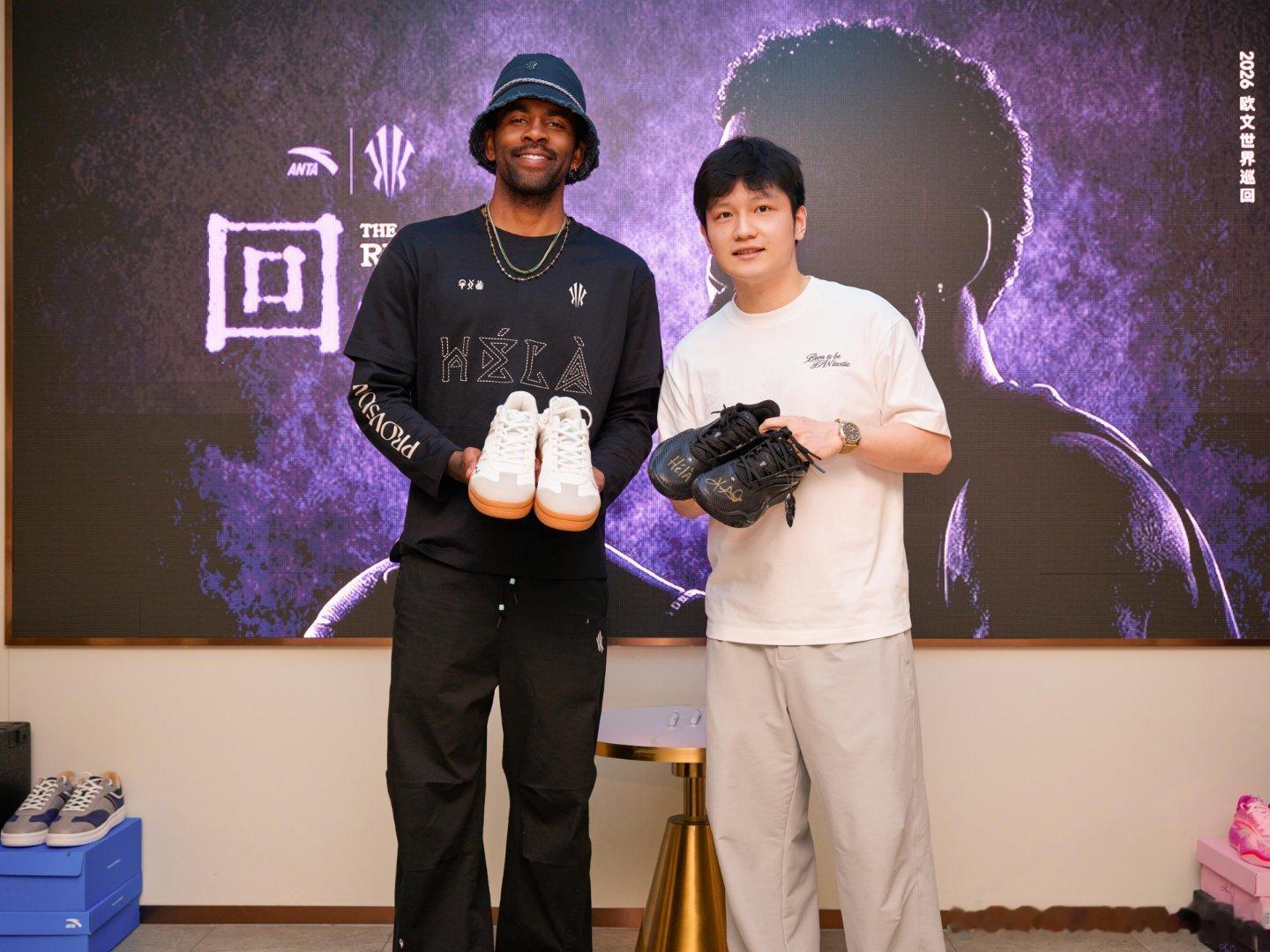 樊振东欧文东方明珠合影！ 