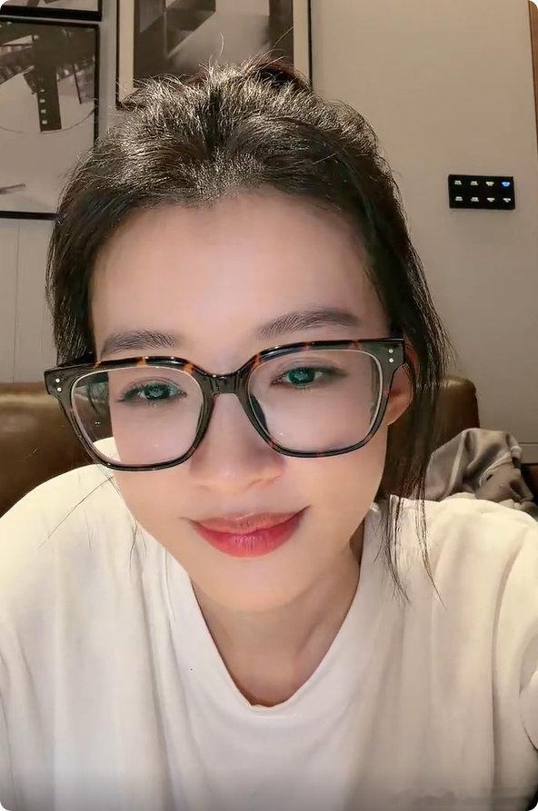 孙怡直播乘风2026直播氛围也太轻松了，孙怡真的很会聊 