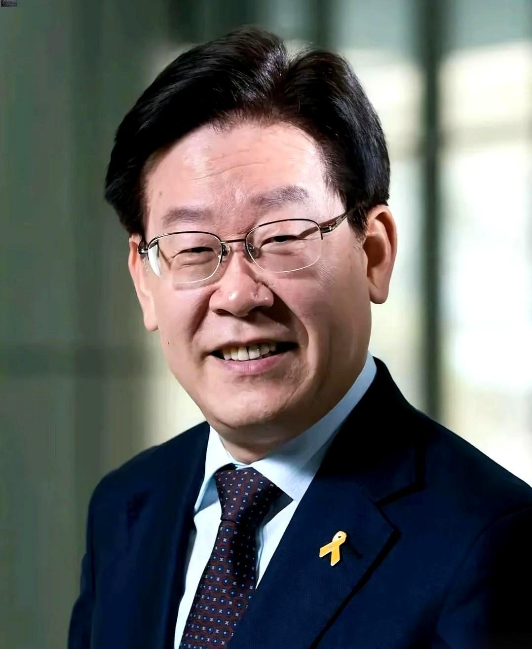 韩国总统李在明，前脚刚签完一堆生意单子，后脚就在国务会议上，隔空点名上海马当路。