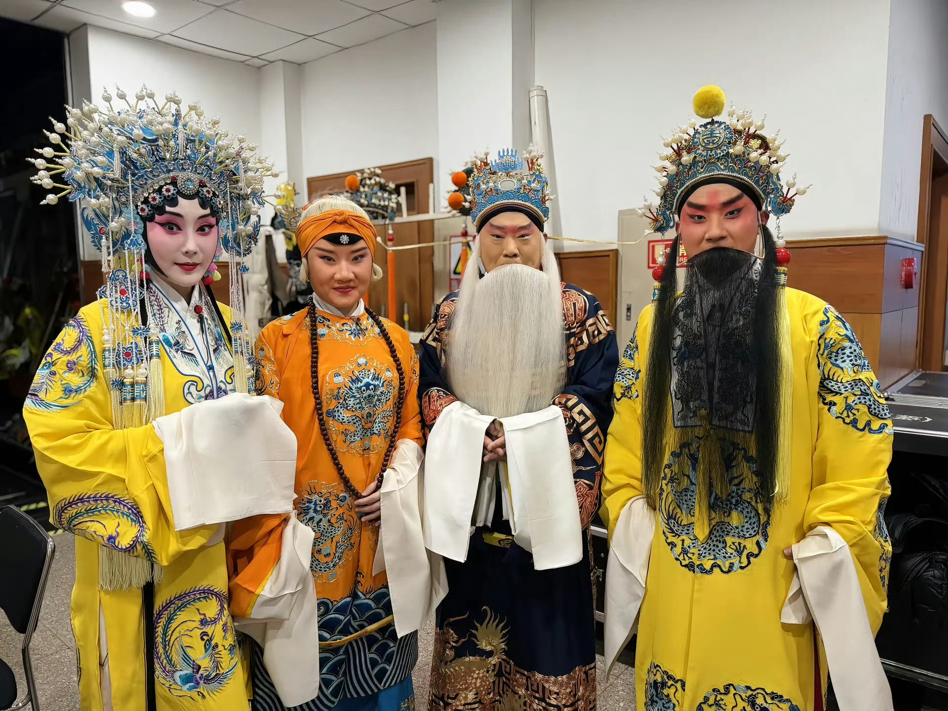 这不纯纯家庭剧嘛 