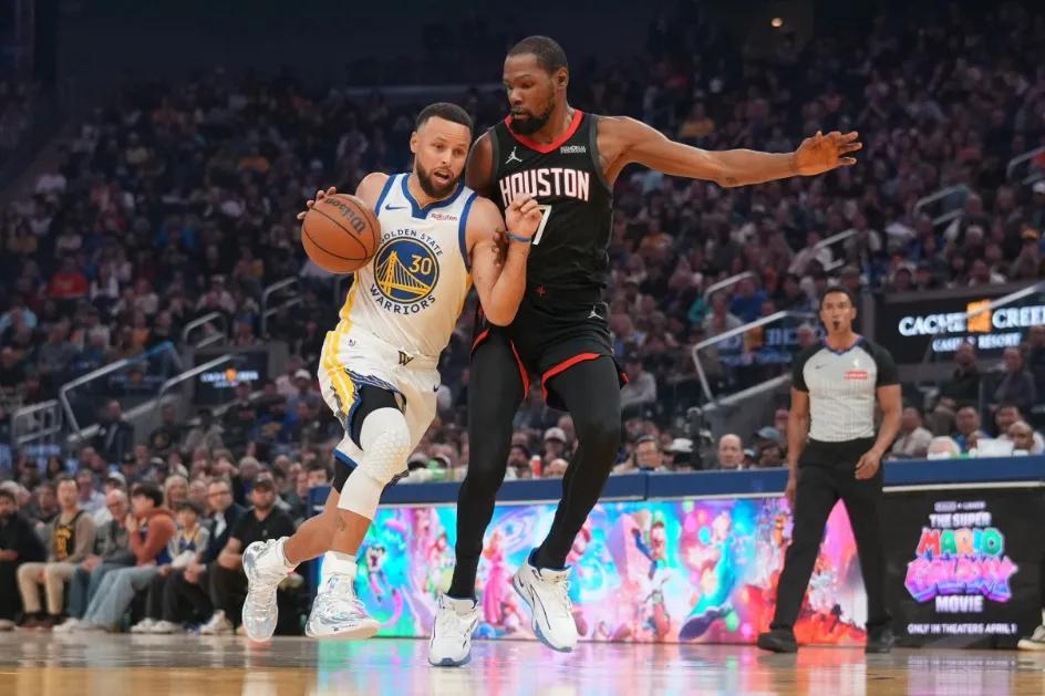 库里绝杀打铁，杜兰特面无表情转身——这大概就是NBA最残酷的交接仪式。
勇士11