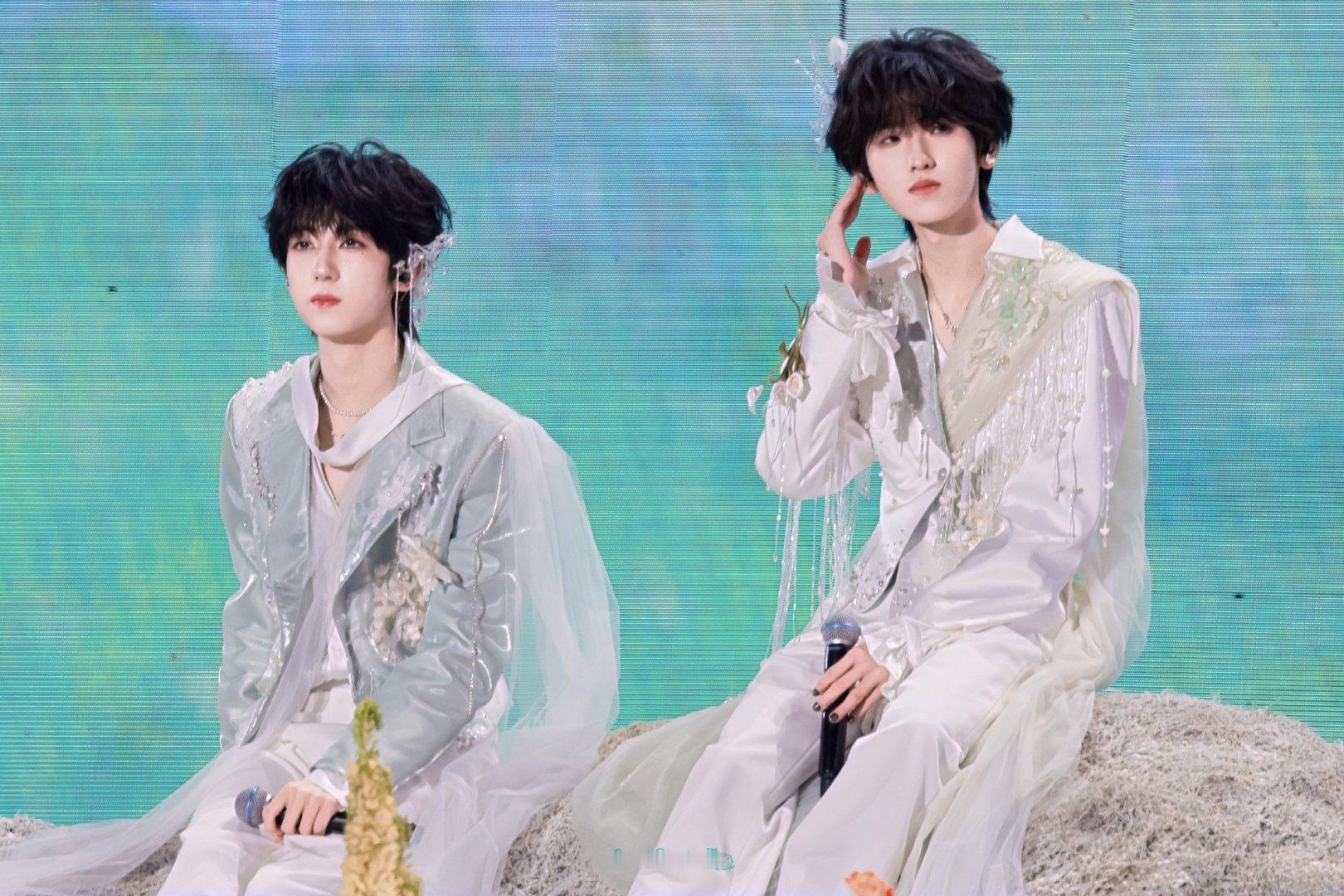 奇文奇文骨骼谢幕💙💗左奇函杨博文骨骼谢幕 我的两位孩子今天都超级棒👍🏻今