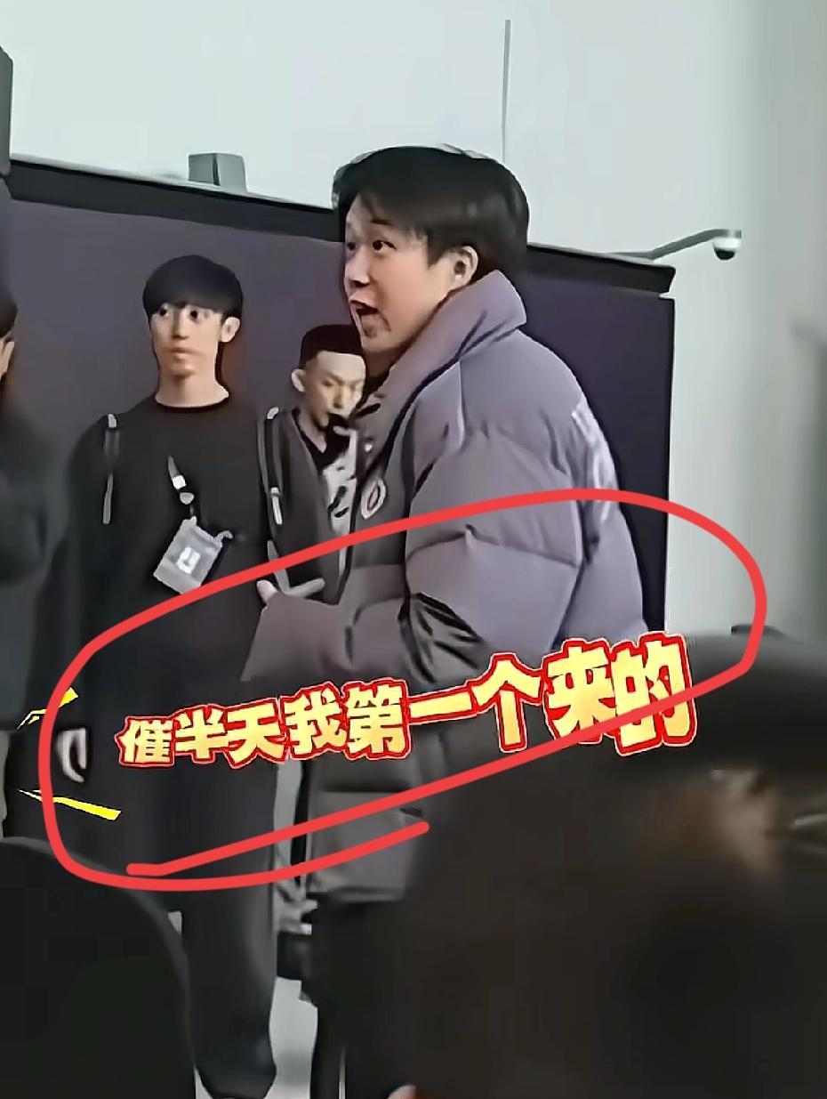 楚钦真的是貌似不听话，实则最听话，昨天抽签时，被主办方催促，结果，到场以后，发现