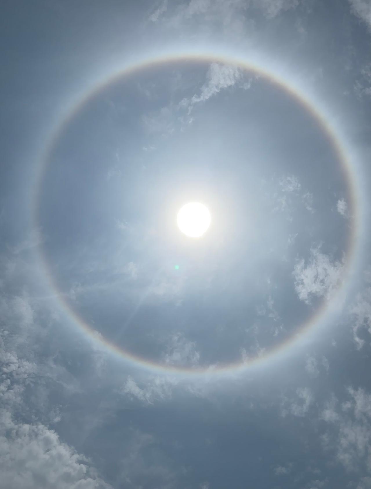 今天有日晕呢 ——
看看大家的天空呢 ><！！ ​