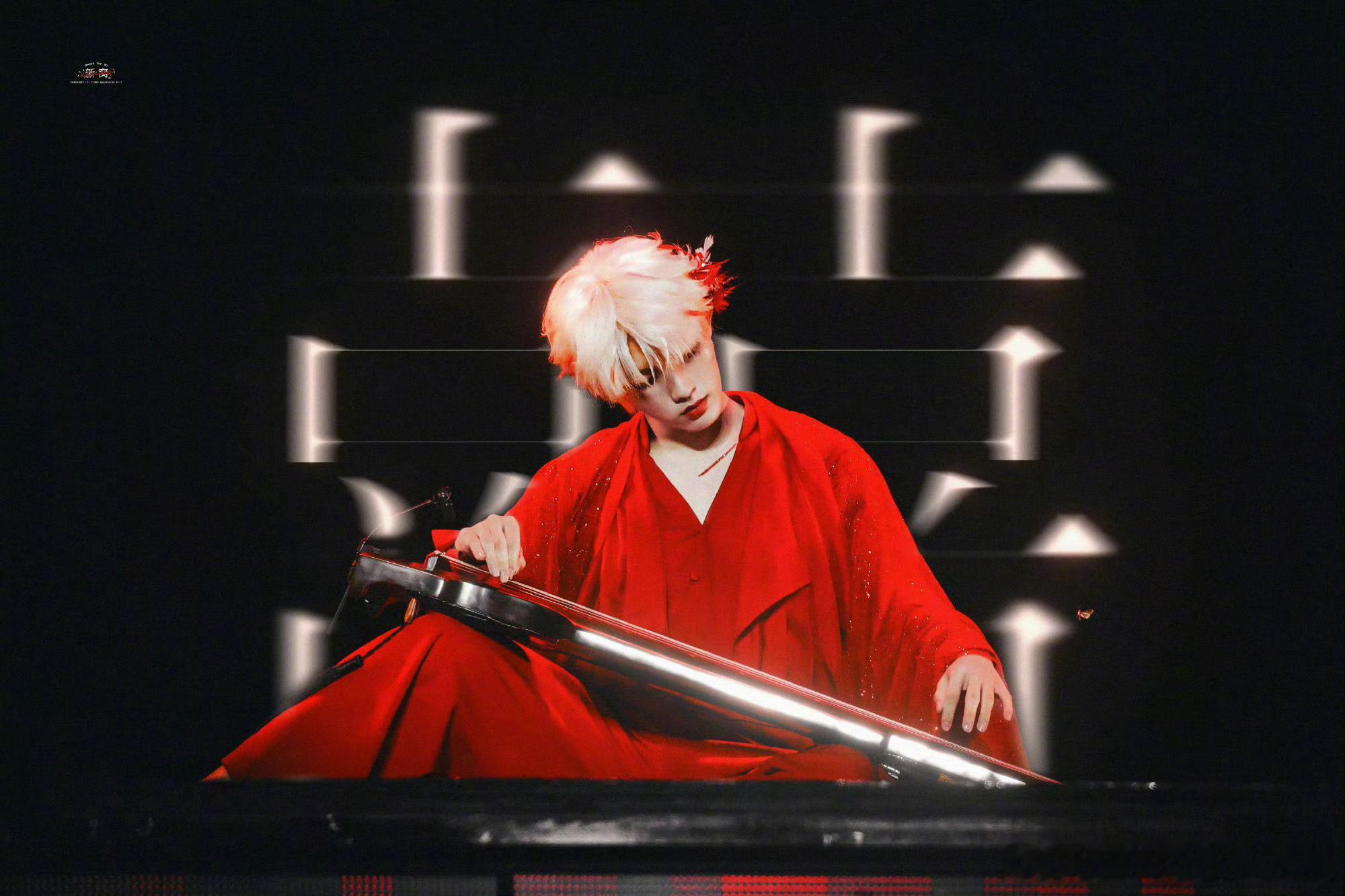 鲨疯了啊苏新皓，一个《囍》solo舞台这是出了多少神图啊！！站姐审美太夯了！苏新