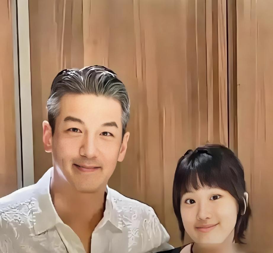 梧桐妹和爸爸孙志浩简直是一个模子里刻出来的；
贾静雯貌美如花的好基因，有点可惜了