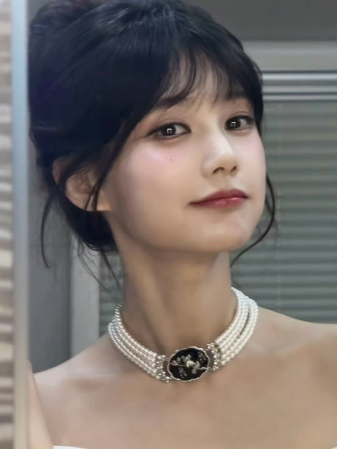 娱乐李一桐刘海对镜拍李一桐珍珠公主李一桐珍珠公主，有刘海没刘海都好看！ 