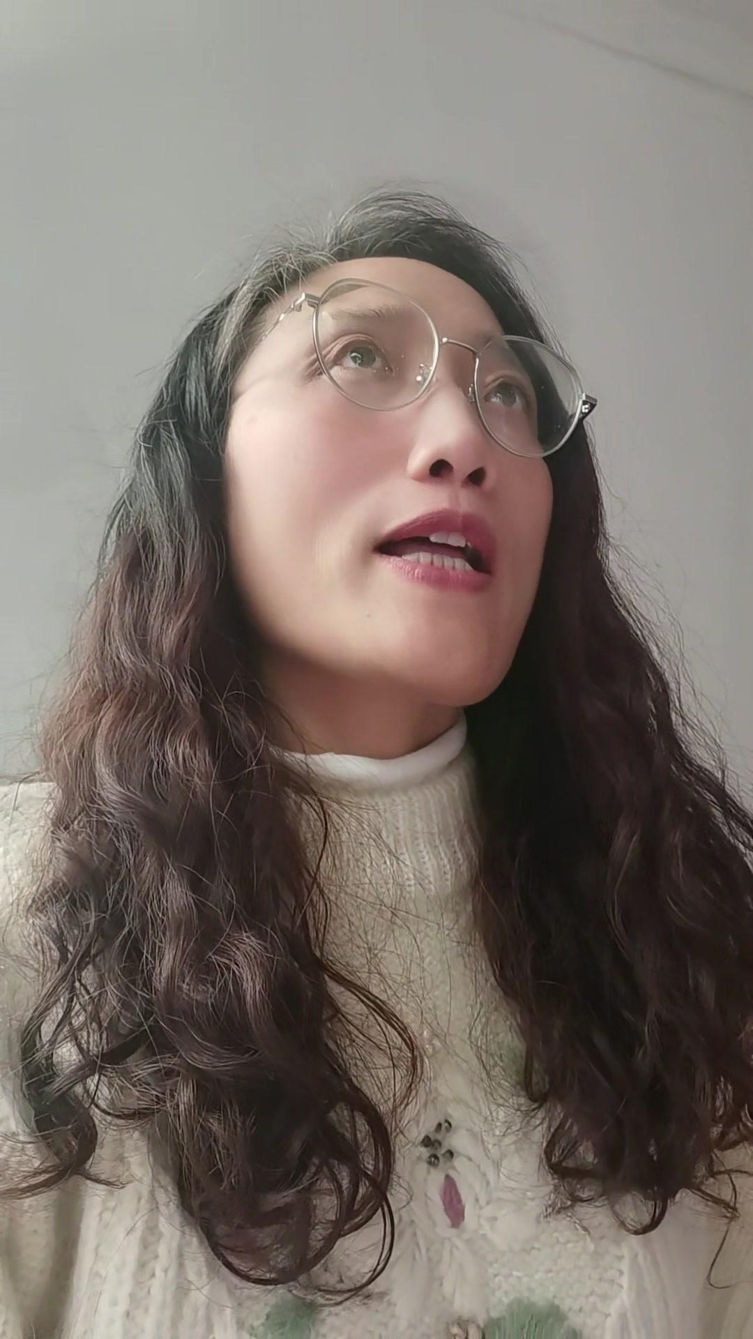 一直觉得亲戚给介绍对象的热情，和介绍工作的冷淡形成鲜明对比。后来才明白，这里面藏