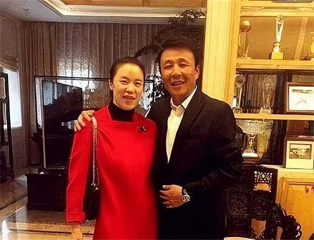 一段错误的婚姻足以毁灭两个人的人生。
 
62岁的好莱坞巨星布拉德·皮特在8月1
