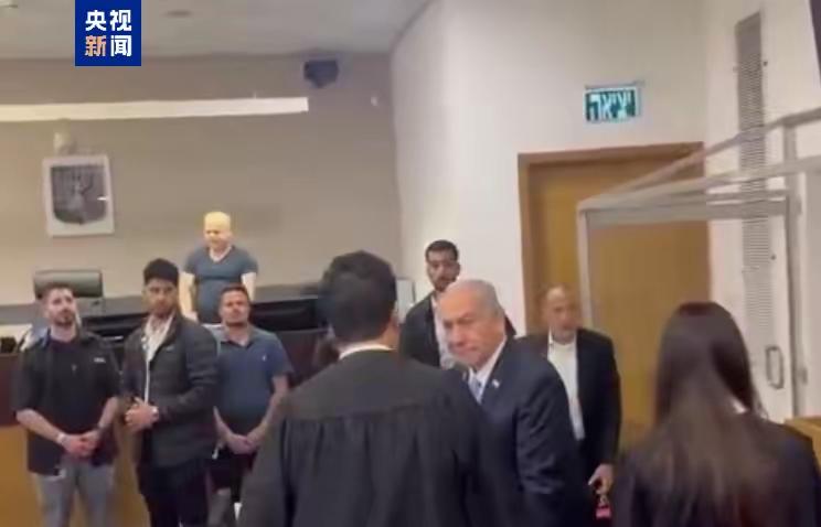 突发，特朗普又搞大动作了！据《以色列时报》报道，在美媒节目里他称内塔尼亚胡正遭受