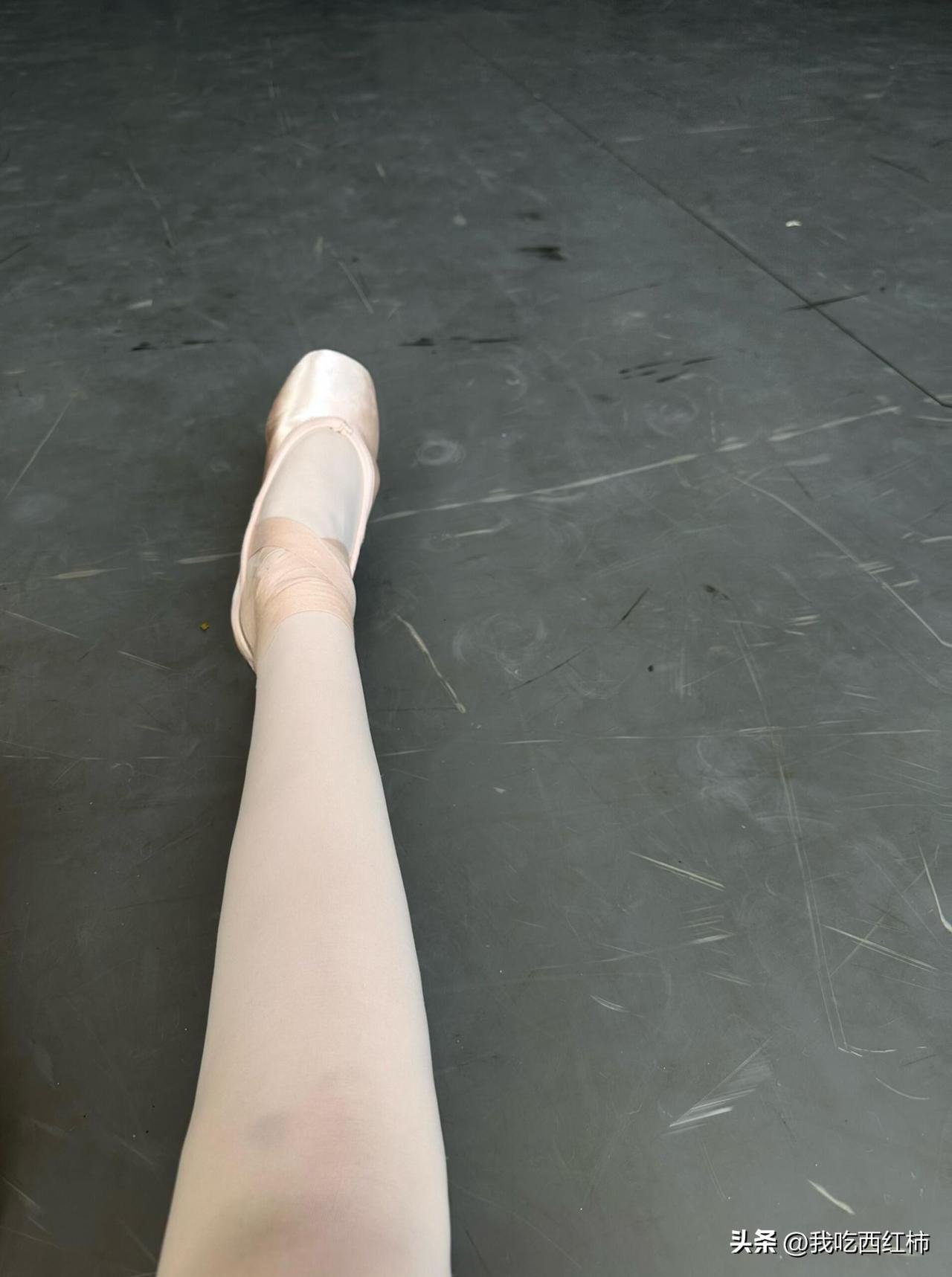 22级舞蹈表演专业，马上要毕业了，最近每天都很焦虑。专业一般，外形条件一般，没有