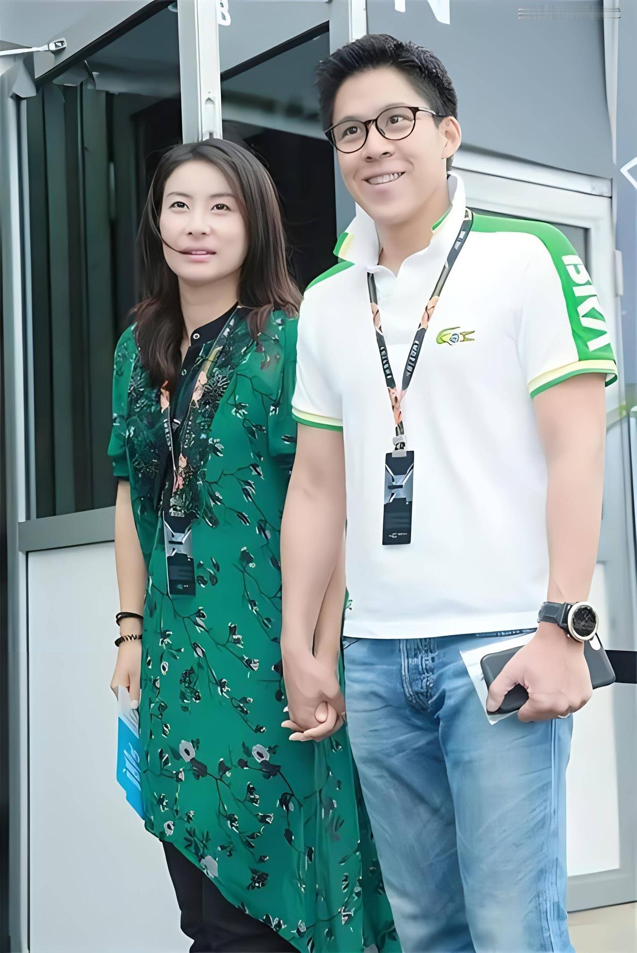 香港霍启刚感谢“国家做媒”，娶了郭晶晶。霍启刚和郭晶晶的缘分始于2004年雅典奥