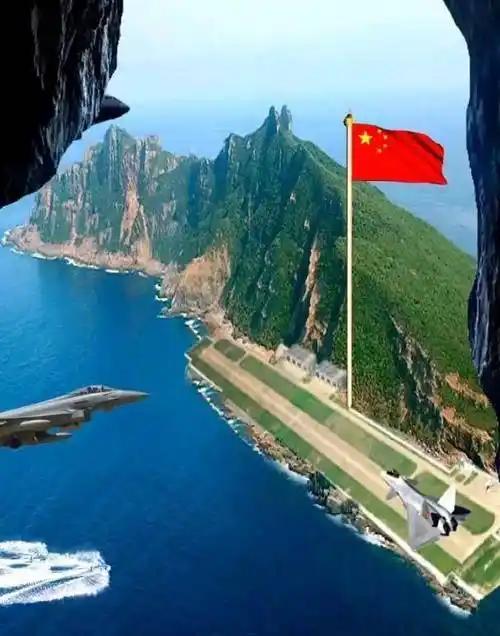 4月28日，日本“鹤丸”号渔船非法进入中国钓鱼岛领海，中国海警舰艇迅速行动，依法