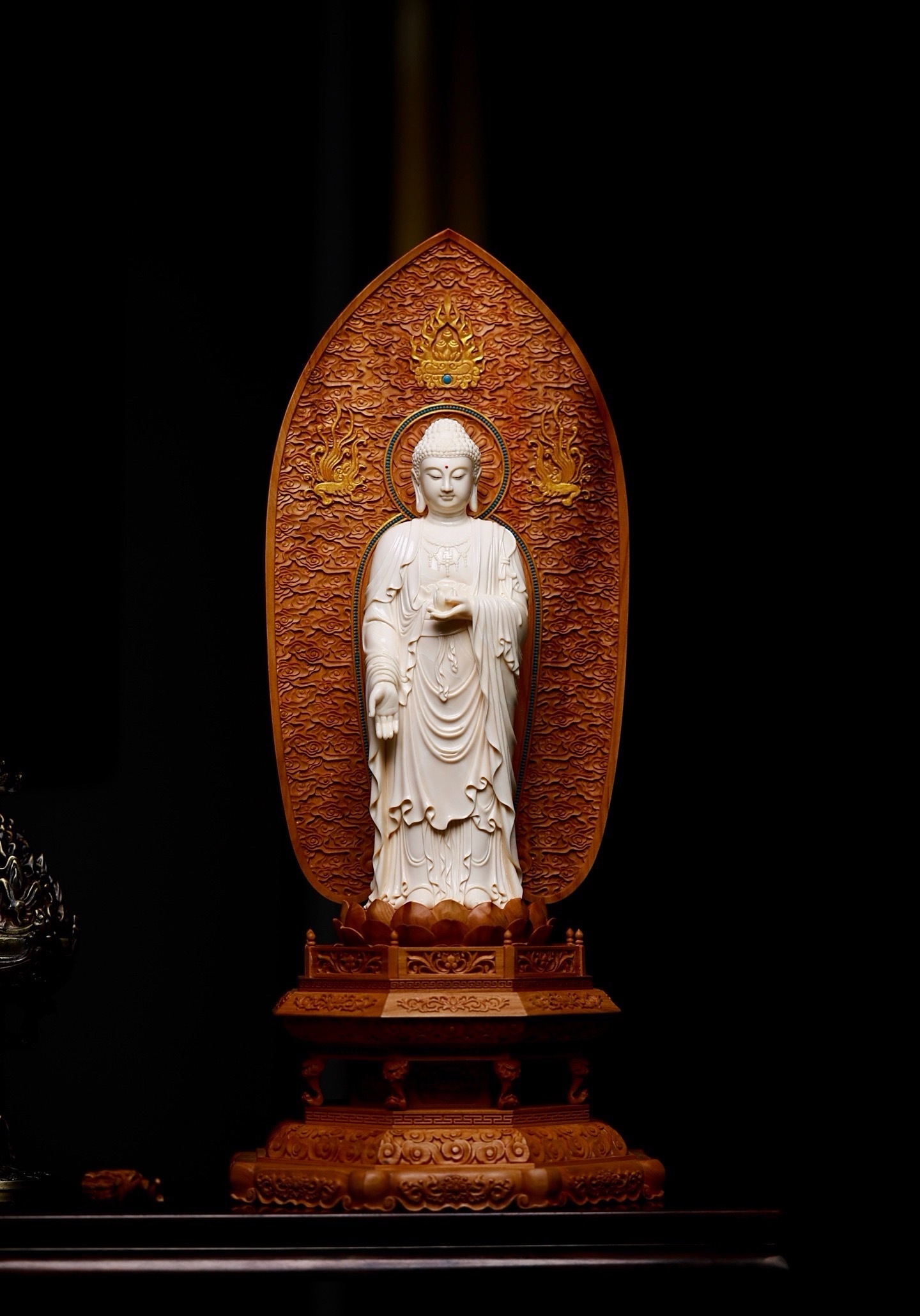 留两打野，目标无非就是那几个：A：电池，光伏，半导体，有色金属，地产。H：恒生科
