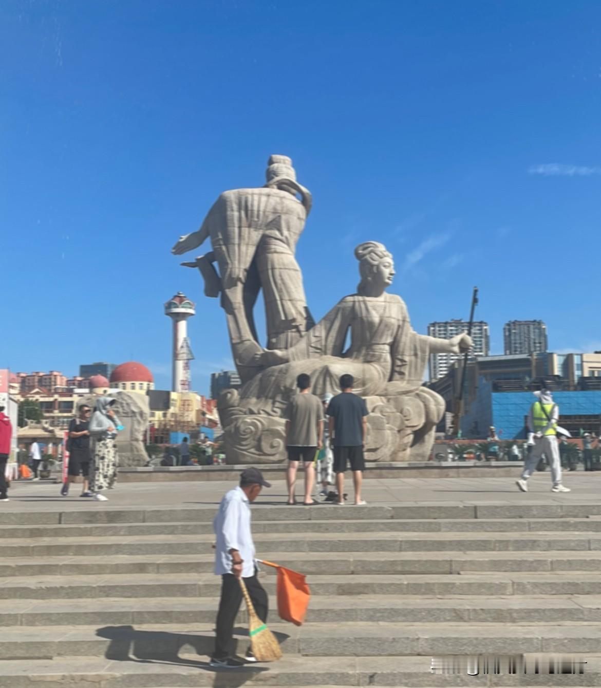 锦州笔架山风景怎么玩？看我滴眼神……

辽宁省锦州市笔架山，是著名的自然与人文景