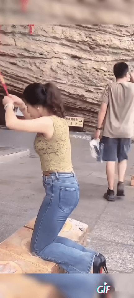 烧香拜佛最应该
保持虔诚的心