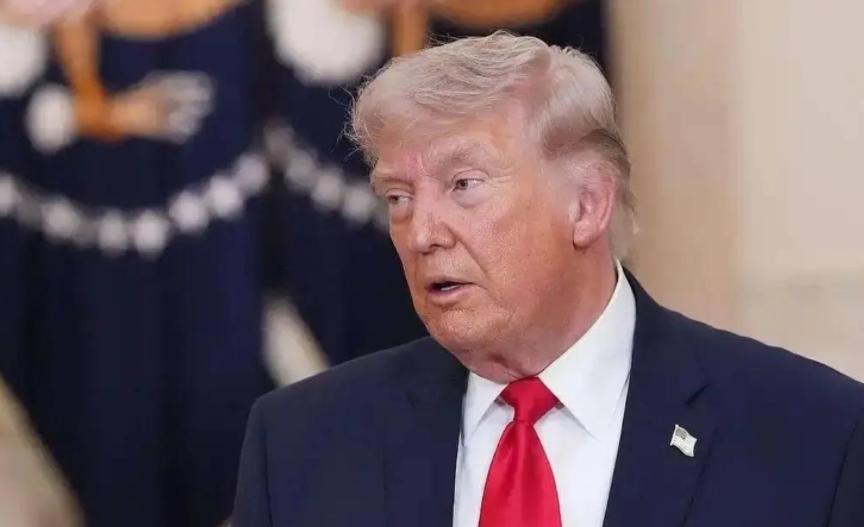 特朗普即将开启的中国之行，与其说是强势外交，不如说是一场精心包装的战略回调。
 