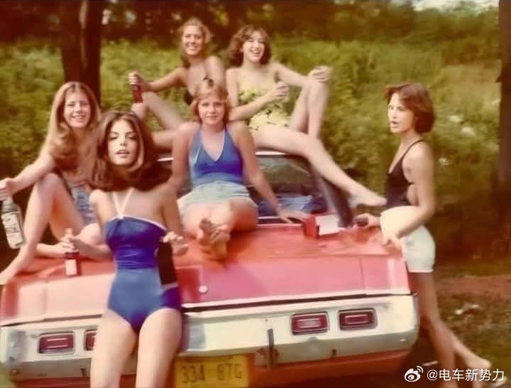 新能源汽车新能源汽车 新能源汽车多热闹，纯燃油车年代真的很无聊啊