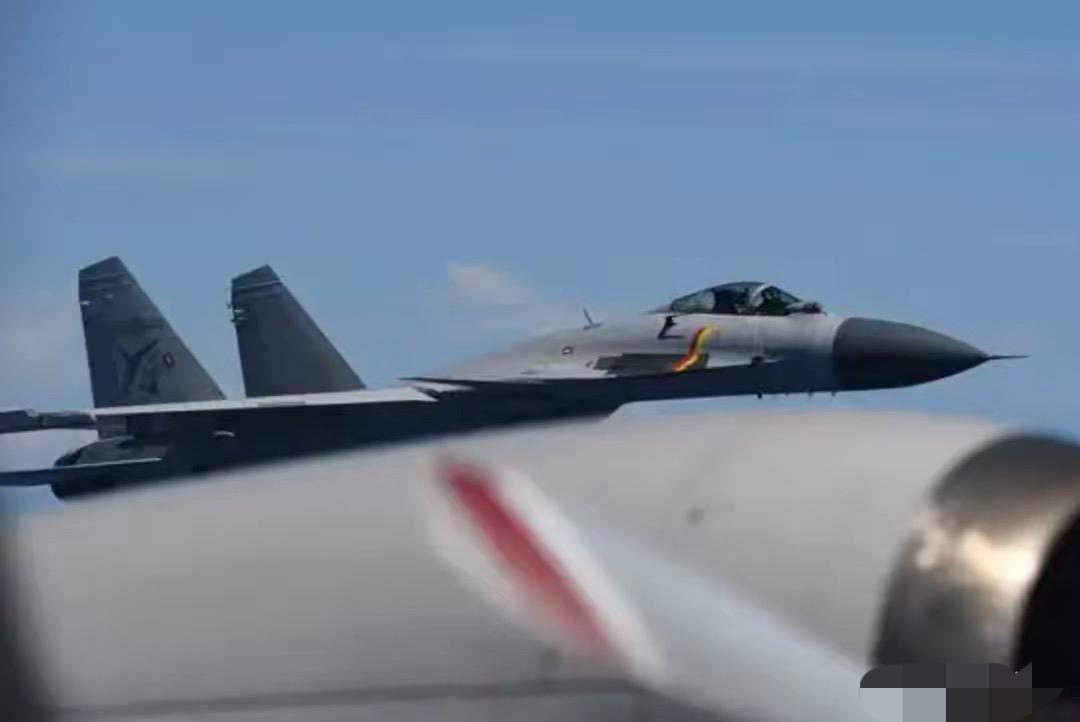 嘿，各位朋友！最近海上可是有大动静啦！咱中国的辽宁舰航母编队浩浩荡荡地进行远海训