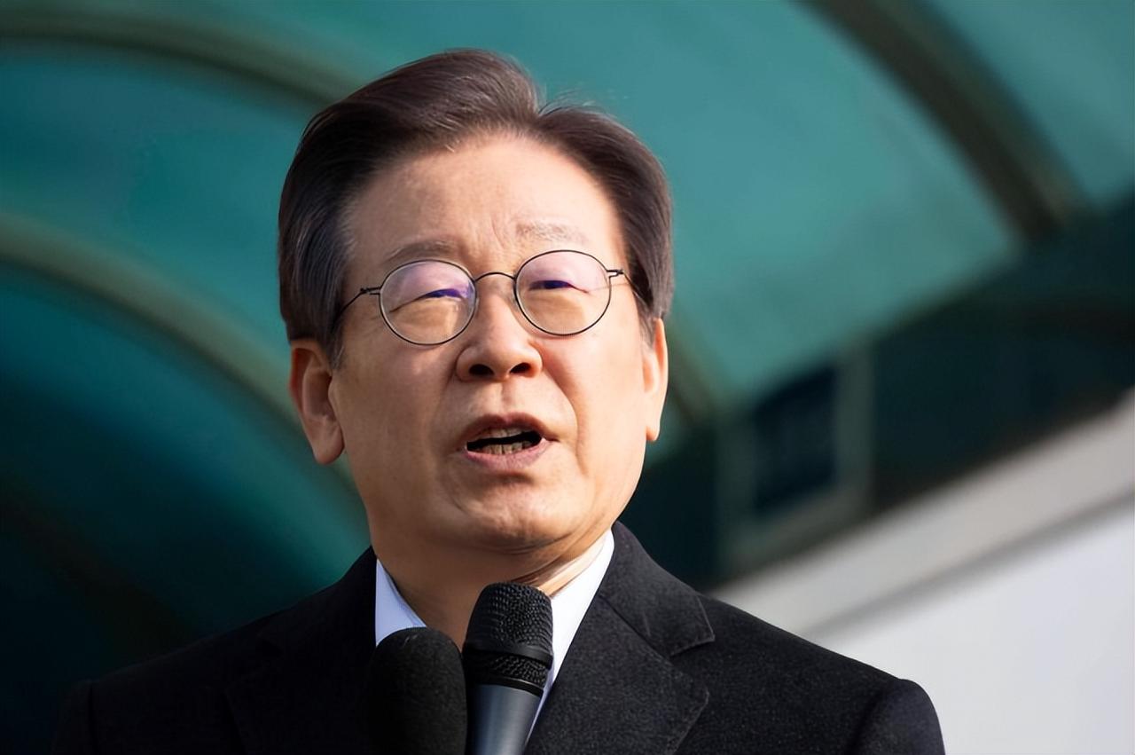 特朗普见韩国代表团，张嘴第一句就把全场怔住了——

“金正恩最近还好吗？”

不