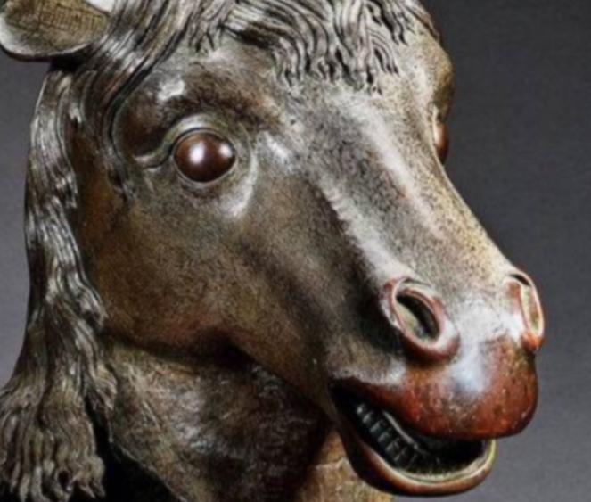 2019年，圆明园丢失的“马首”被赌王买回并捐回祖国，然而，令人没有想到的是，专