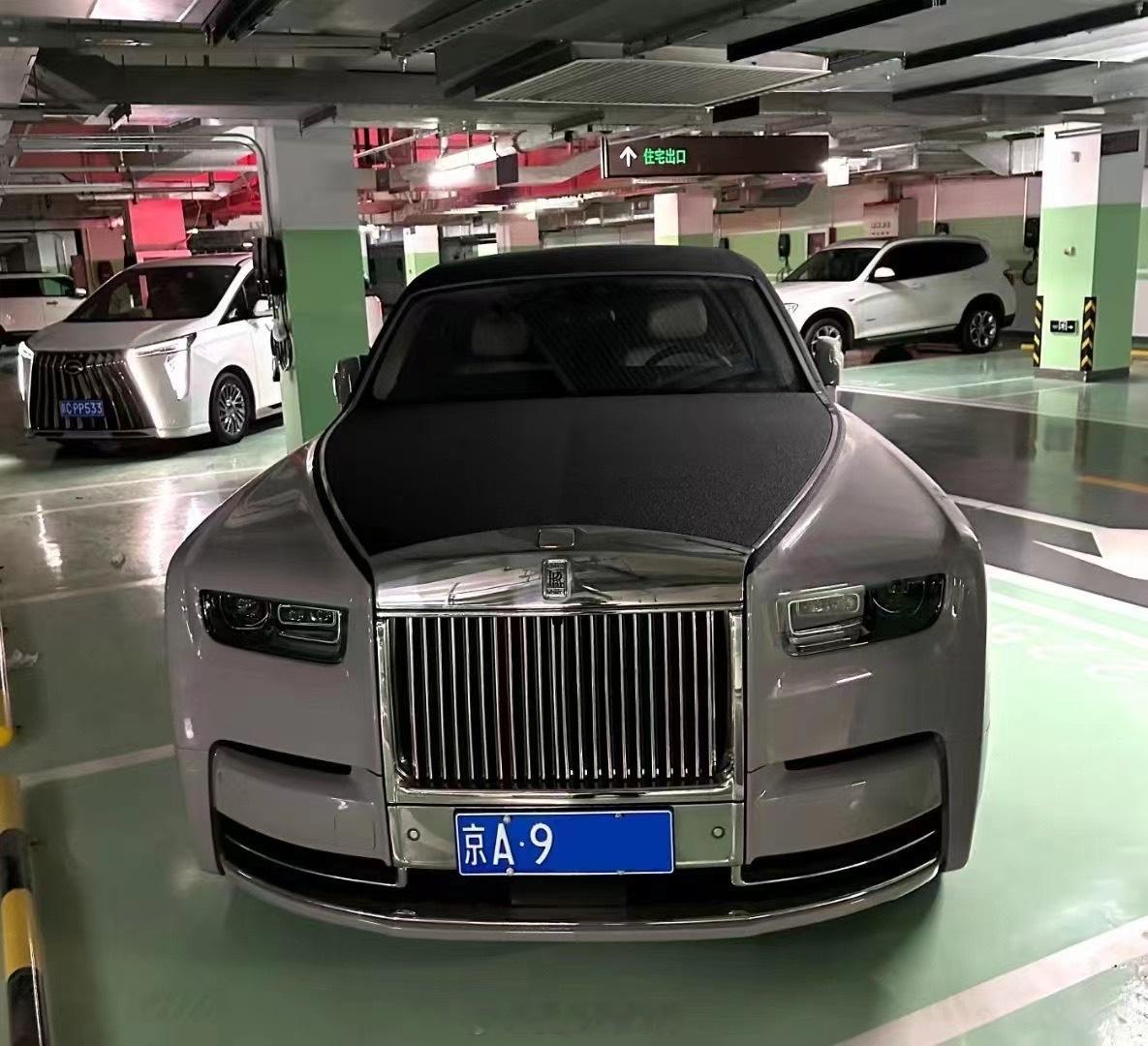 2024款九代劳斯莱斯幻影加长版仅行驶300公里  星空大灯 发光中网水晶发光车