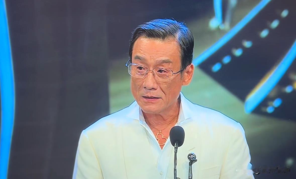 梁家辉第五次拿下金像奖影帝，68岁演反派还吊威亚，他真不累吗。
昨天晚上刷手机看