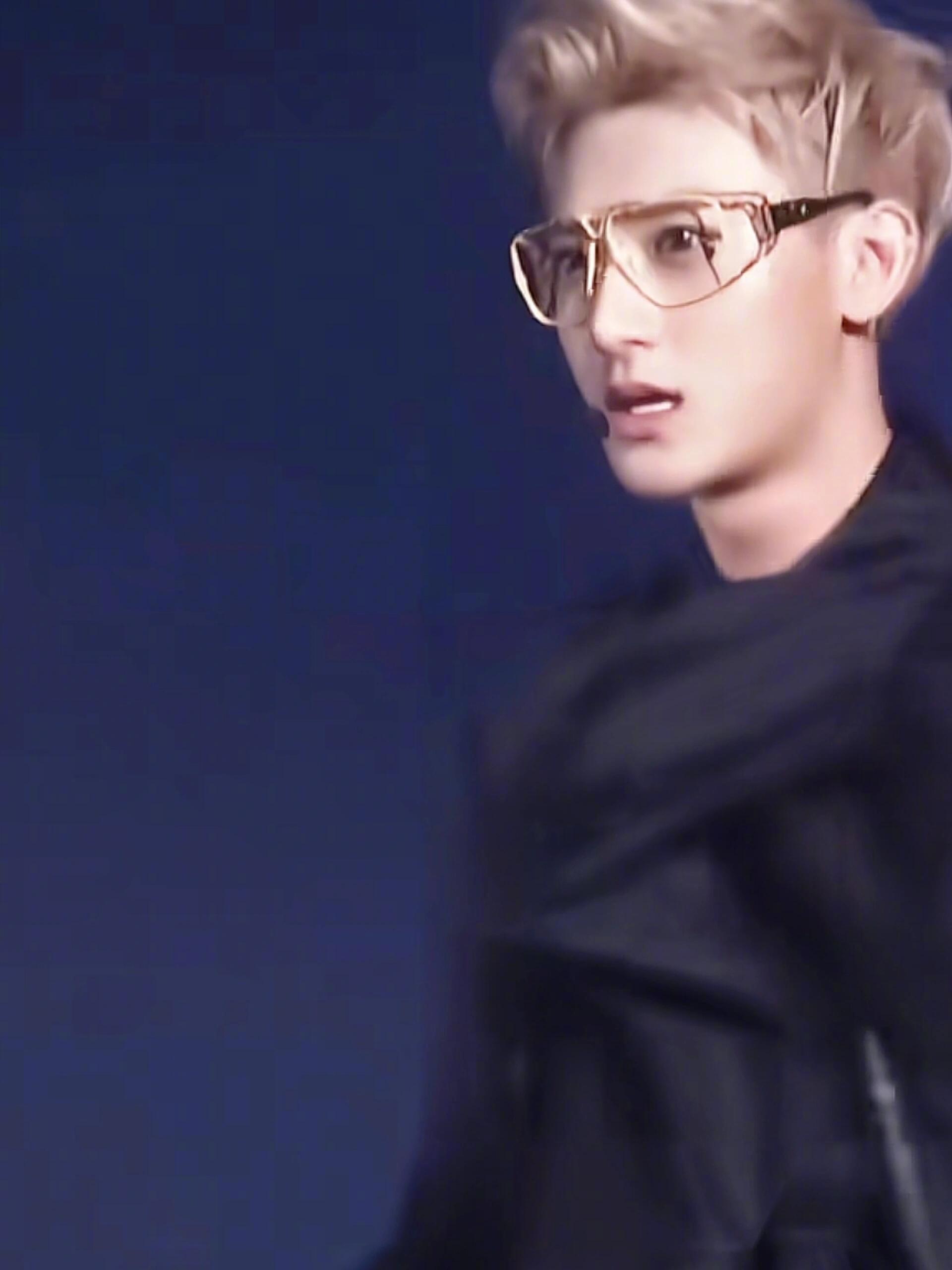 第一张是Tao 第二张是黄子韬ip风向标