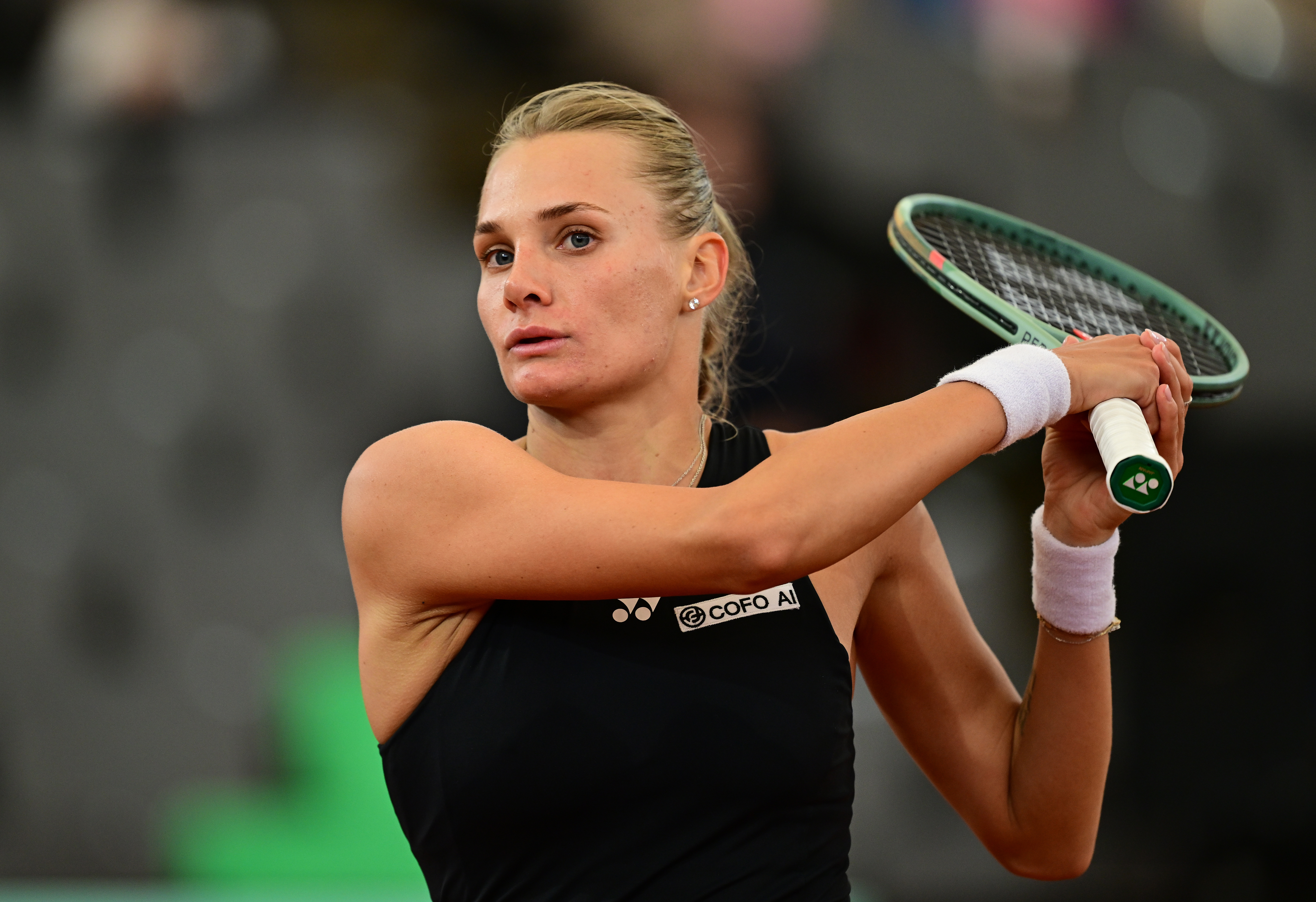 WTA250汉堡站，2号种子雅斯特雷姆斯卡以6-4 6-3击败尼迈尔，成功晋级次