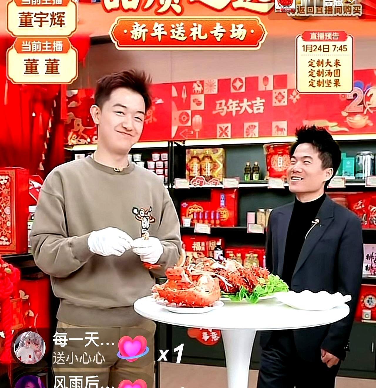 身价过亿，父母却被逼得大门紧闭。
 
你可能想不到，就因为联系不上董宇辉，一些人