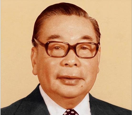 1975年，蒋介石临终之际，将儿子蒋经国叫到身边，除了交代后事之外，还提到了一件
