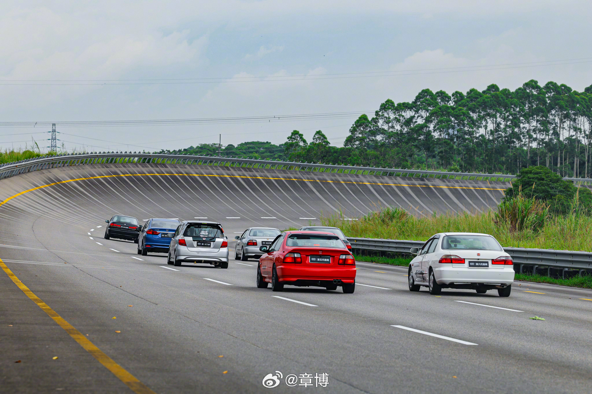 这年头车圈内卷有多离谱？拼参数、堆配置、炒流量，新车发布恨不得把 “天花板” 焊