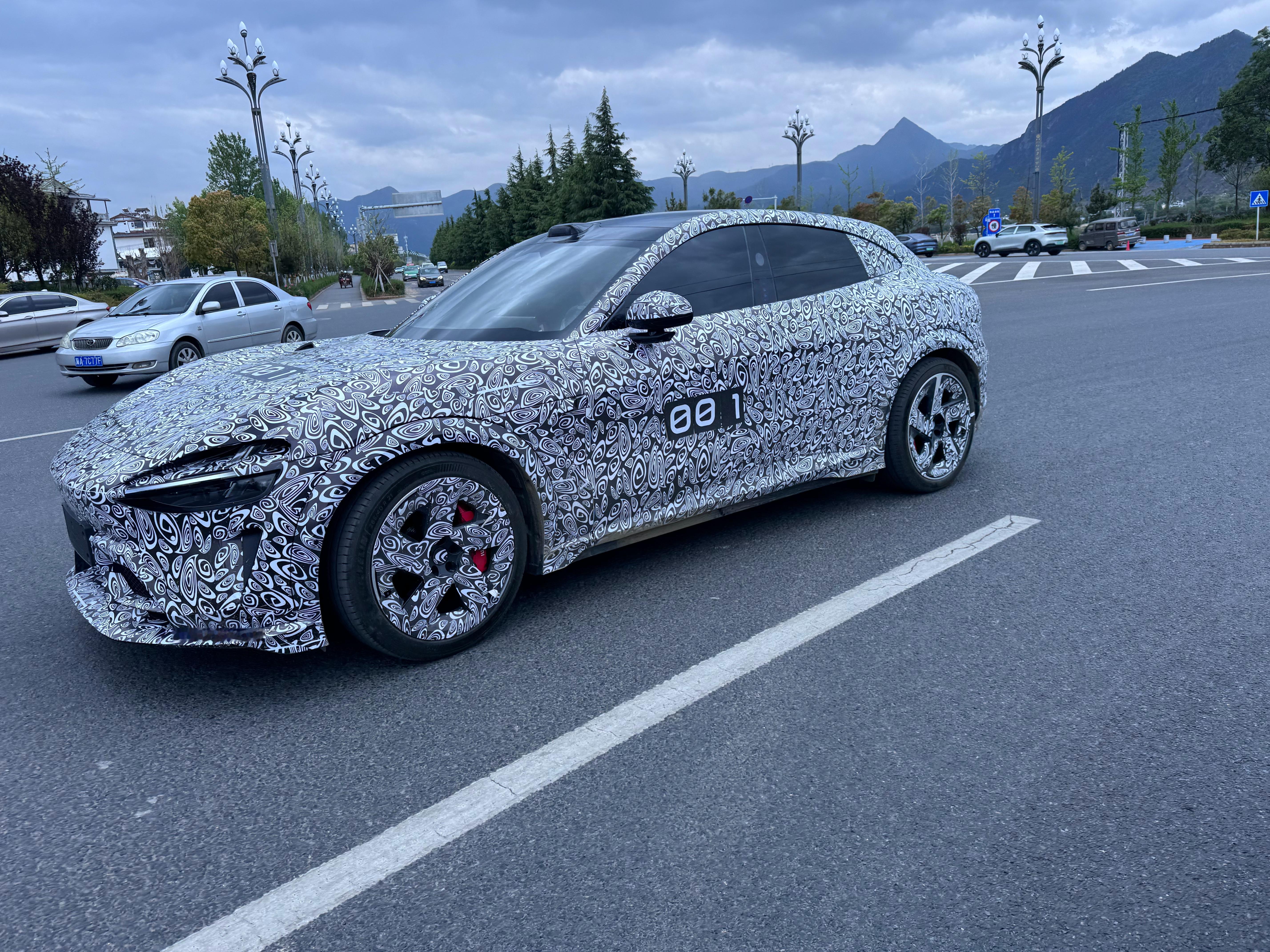 小米YU7 GT！？最近丽江新车挺多的呀，感觉来到了吐鲁番和牙克石小米yu7gt