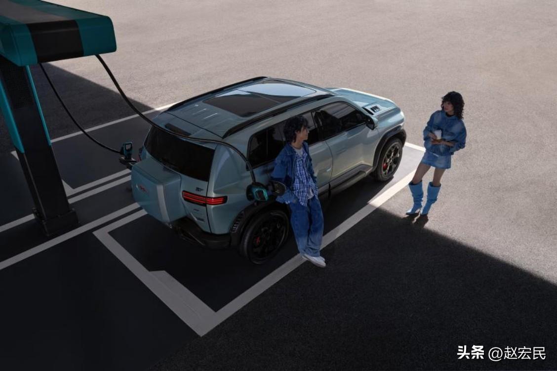 比亚迪闪充技术的含金量正在不断提升，也正在走向普及。

3月13日方程豹钛3闪充