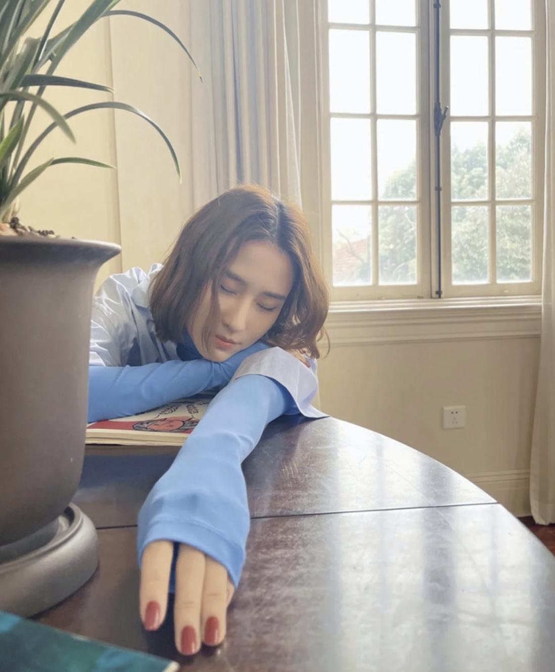 何超莲农历新年前从内地返回香港与家人过年，本来没计划那么早返回内地，但是因故提前