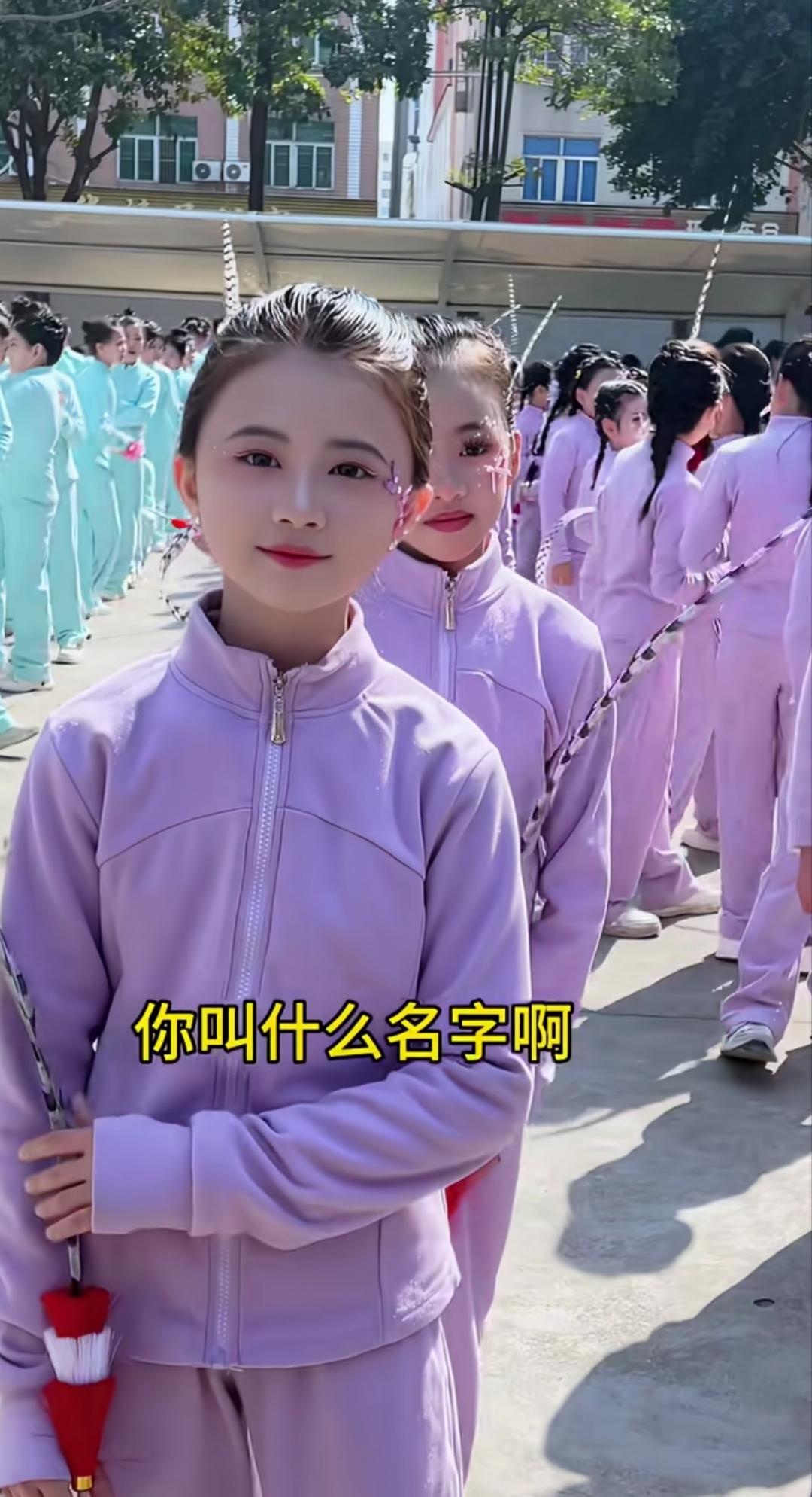 这小丫头这么小就长得那么美，长大了那还了得。