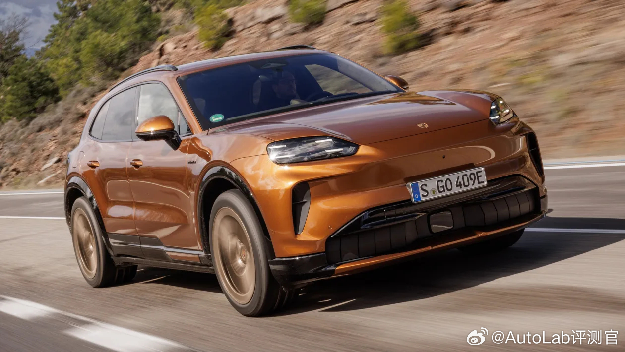 想买新款保时捷卡宴，但又不想要纯电怎么办？保时捷高管近日正式确认，全新卡宴已经在