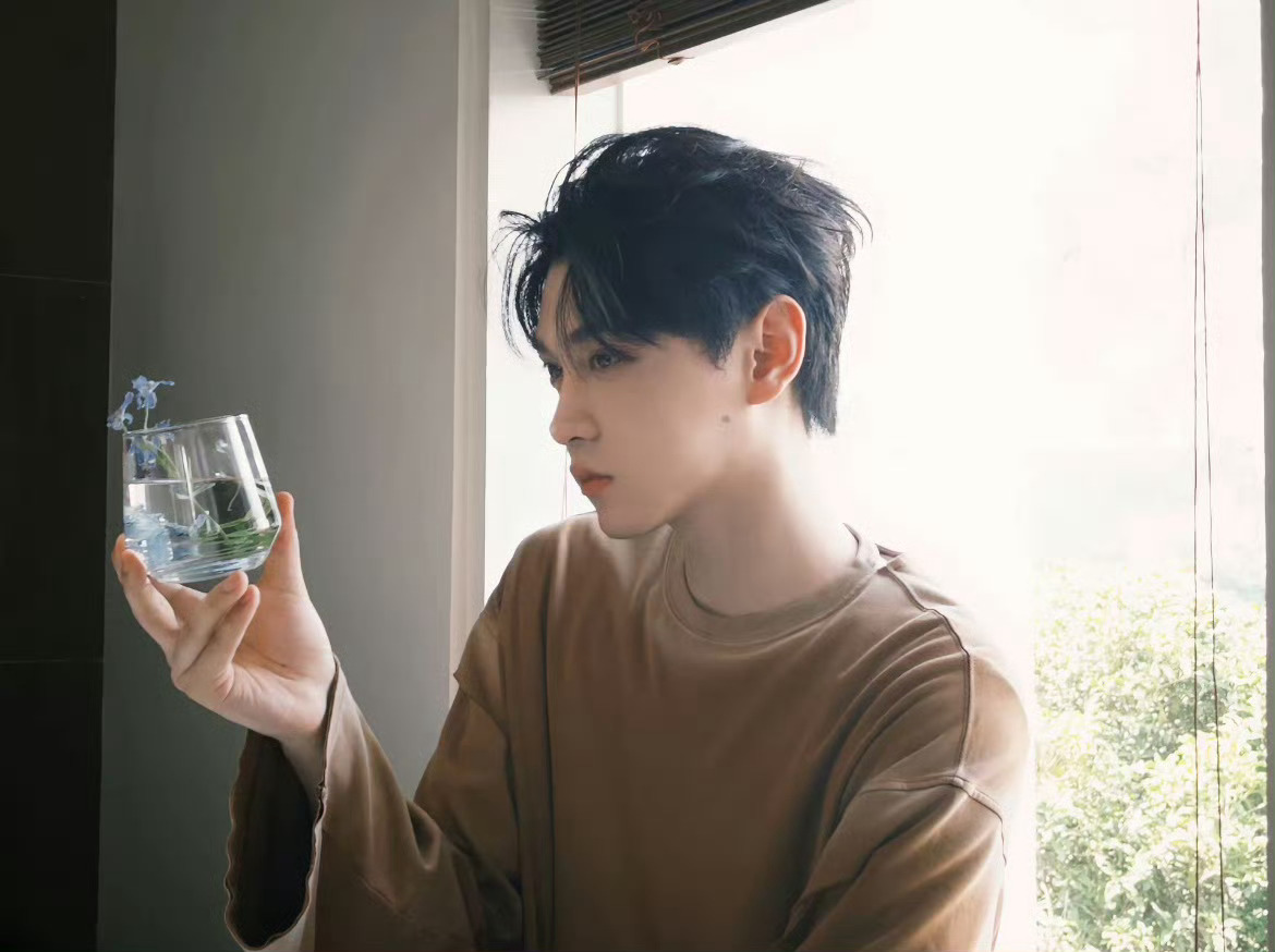 田栩宁最帅祝田栩宁被鲜花簇拥,看大海漫漫,热烈且自由,真诚又勇敢～ 