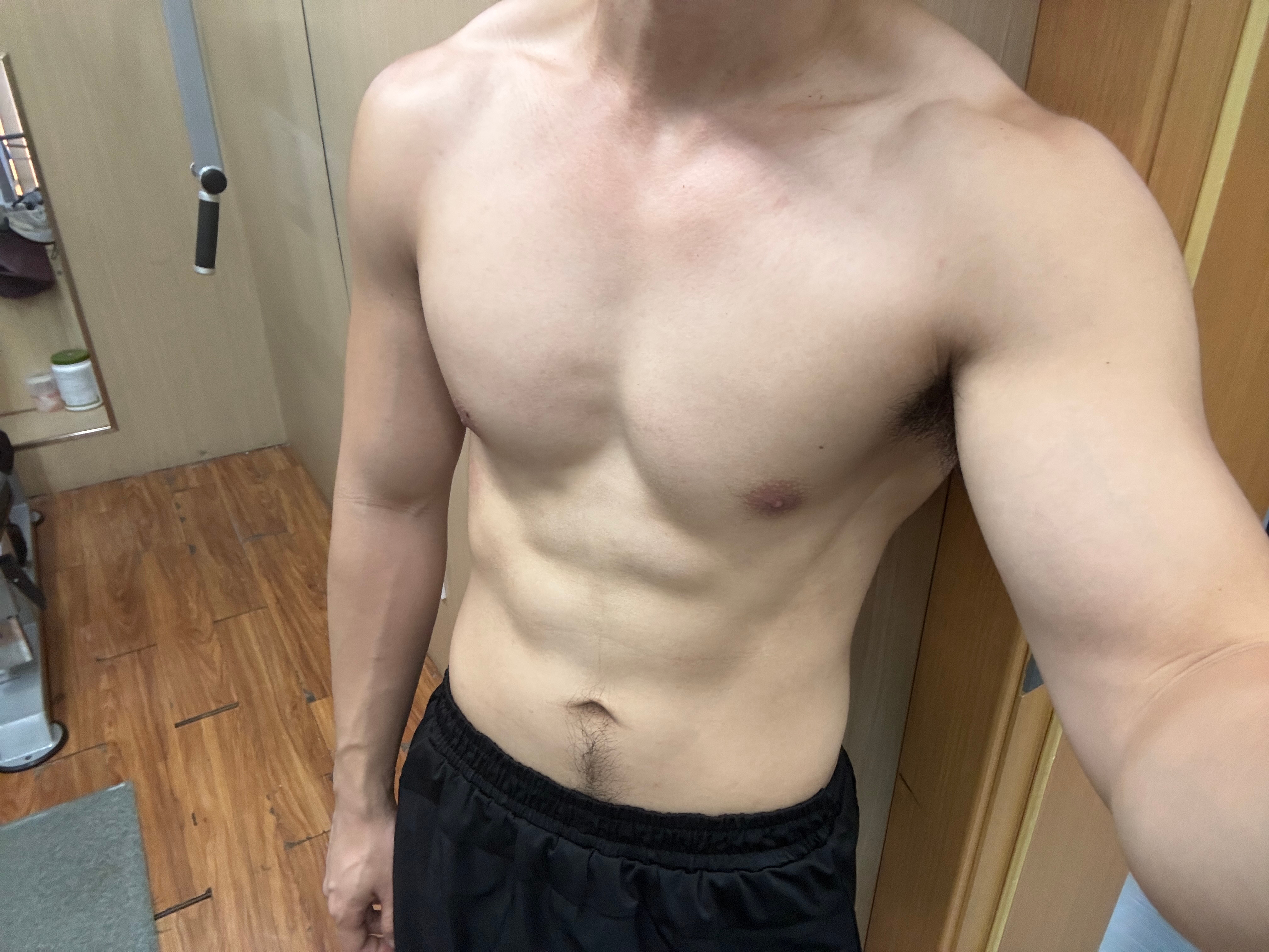 胸 