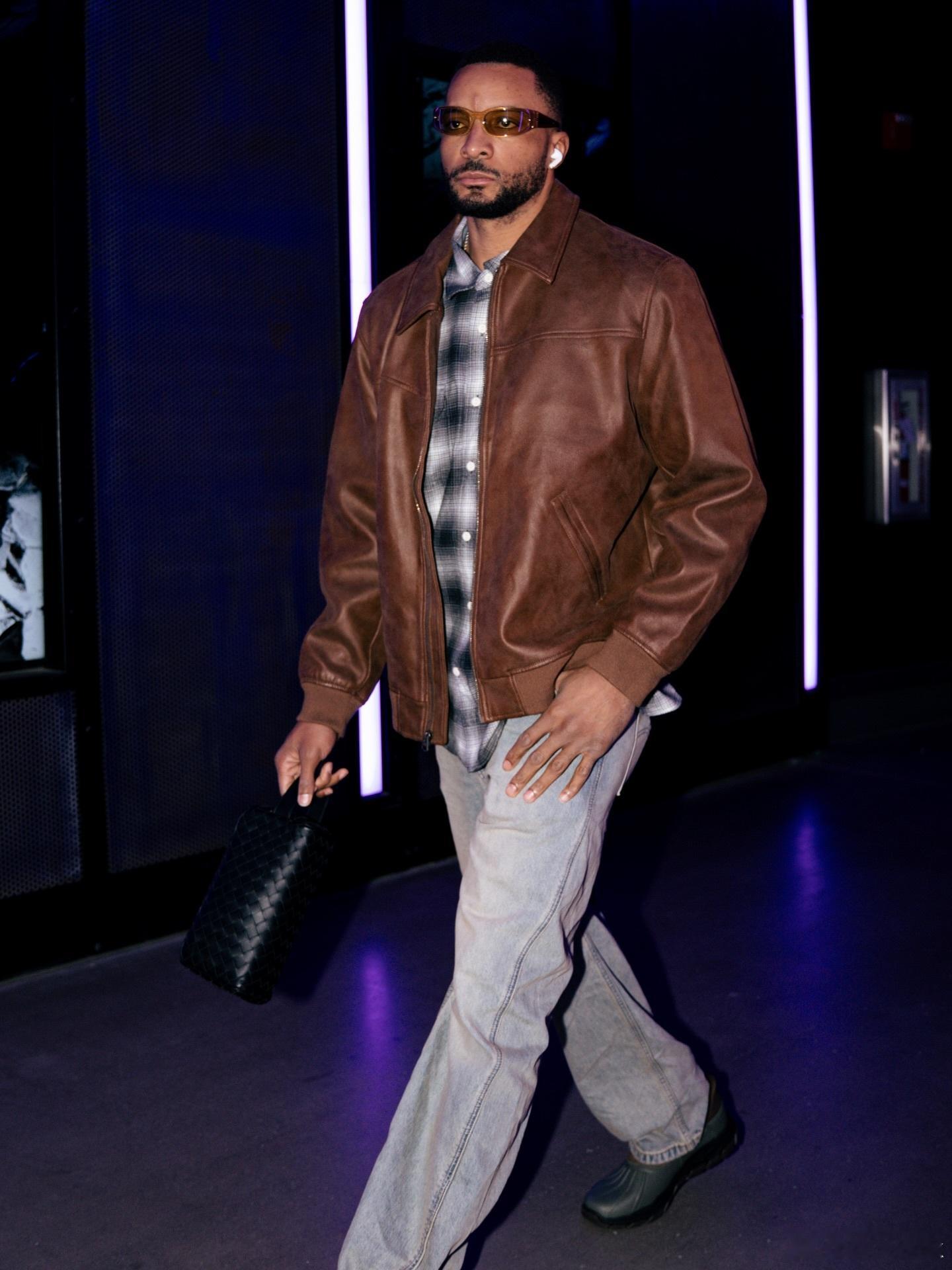 鲍科比晒入场穿搭照二郎神的衣品还是在线，帅的nba常规赛nba