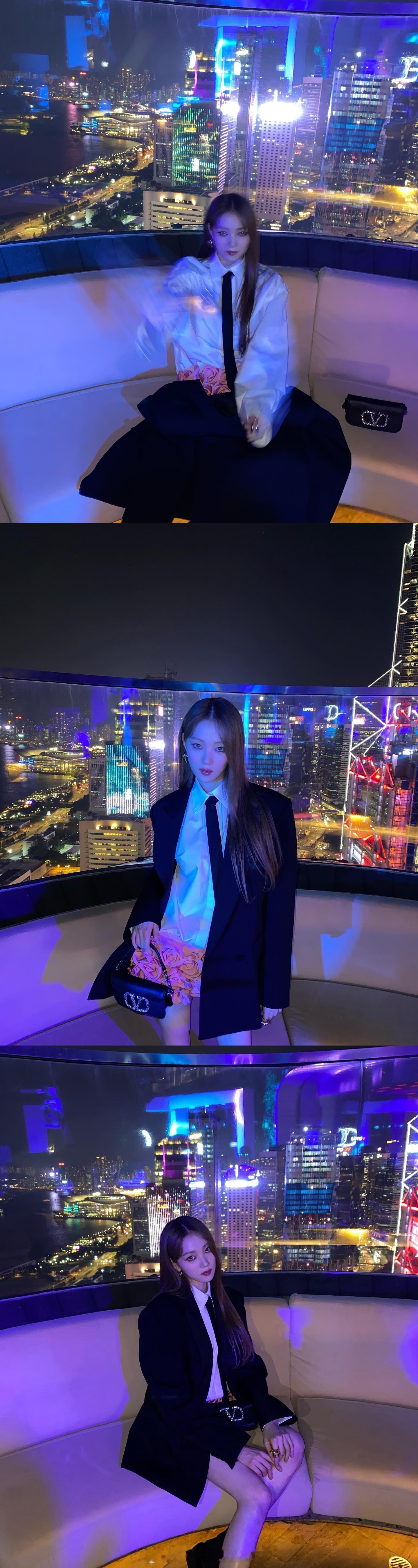 李圣经ins近日美照分享，既拥有着175cm的身高，又有着“蚂蚁腰+漫画腿”的配