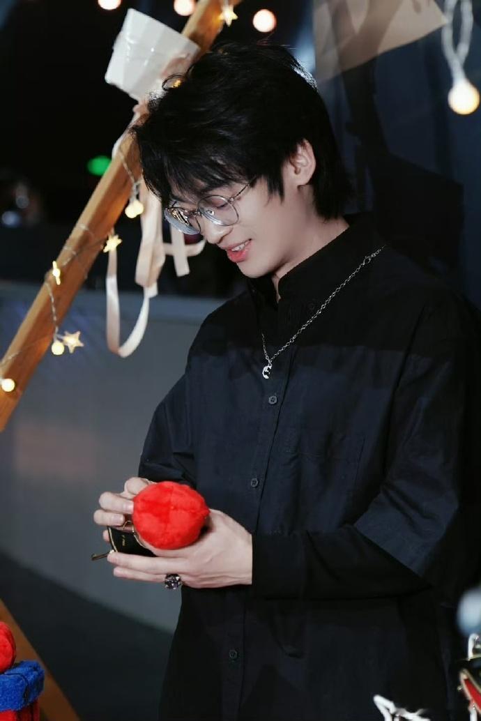 Suk全明星冠军队长  Suk，你用你的实力和智慧，赢得了无数人的尊敬和喜爱。你