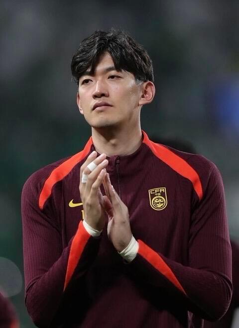#亚冠首轮后海港国脚与国足会合#据《东方体育日报》消息，上海海港将于本周日飞往泰
