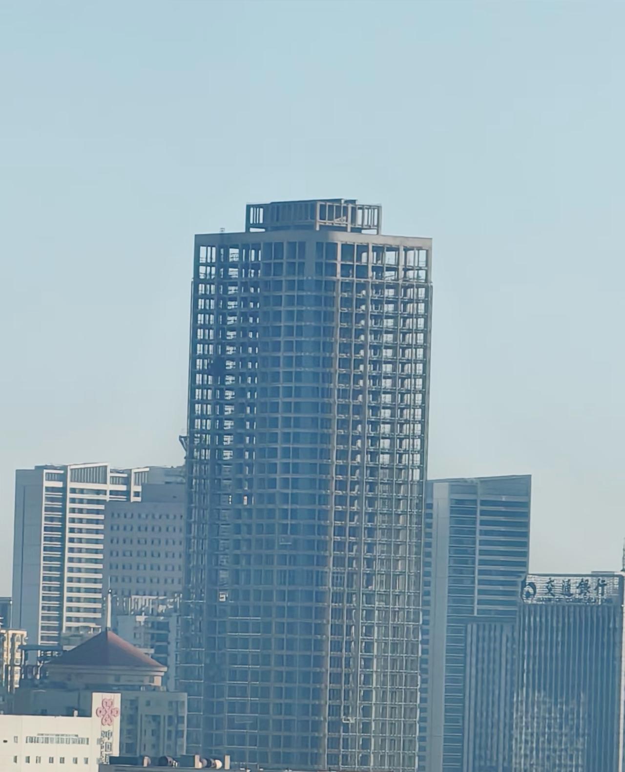 劳民伤财！听说要拆了。

建了就有花费，各个环节都产生经济活动。现在拆除同样也让