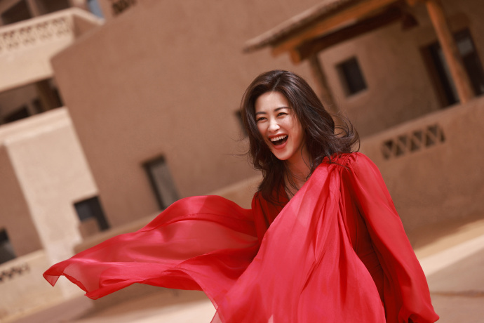 朱珠熟女穿搭模版 被朱珠的气质狠狠拿捏，简约穿搭穿出高级感，温柔又气场全开，状态