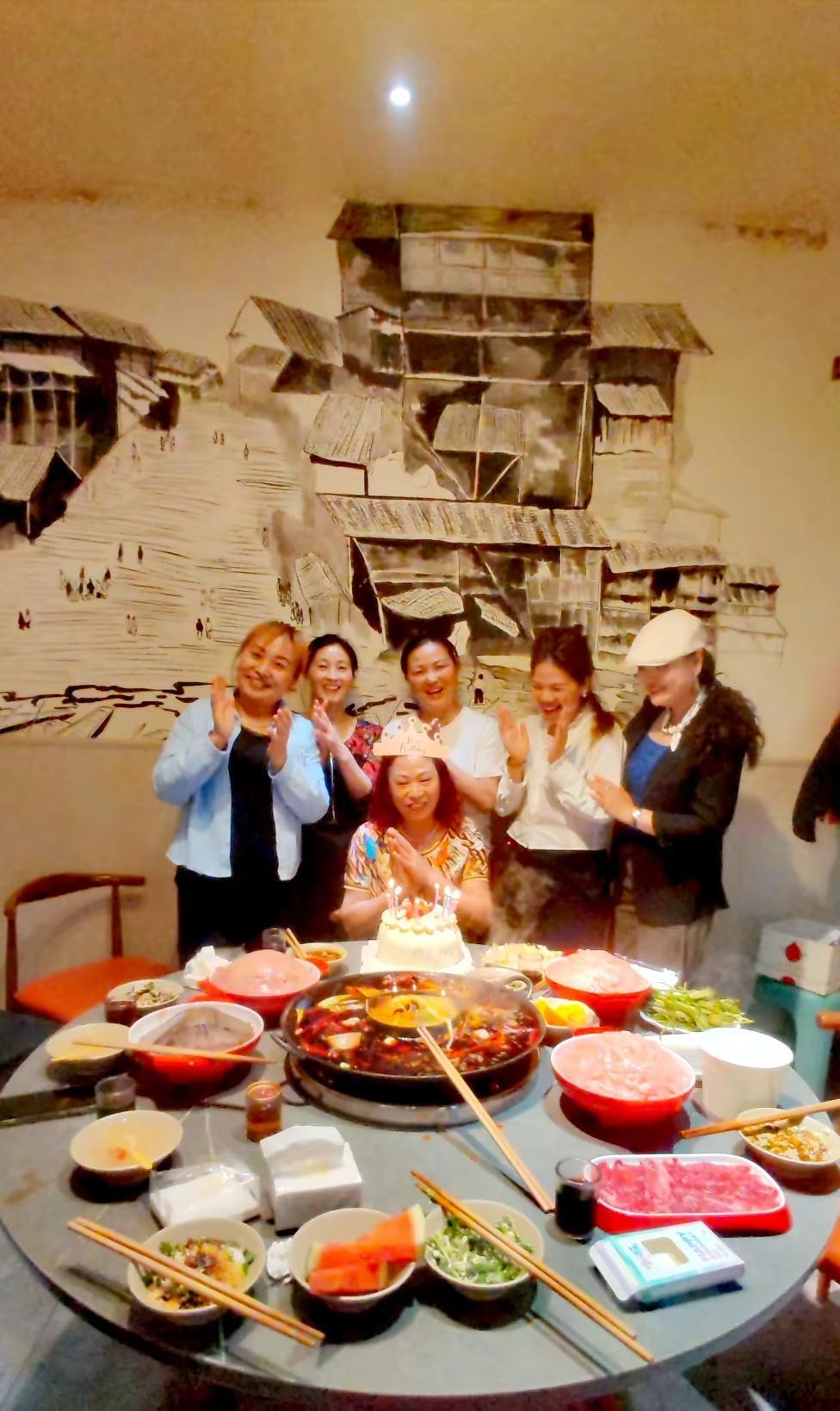 祝郭美女生日快乐！永远年轻漂亮！时光不老，我们不散…