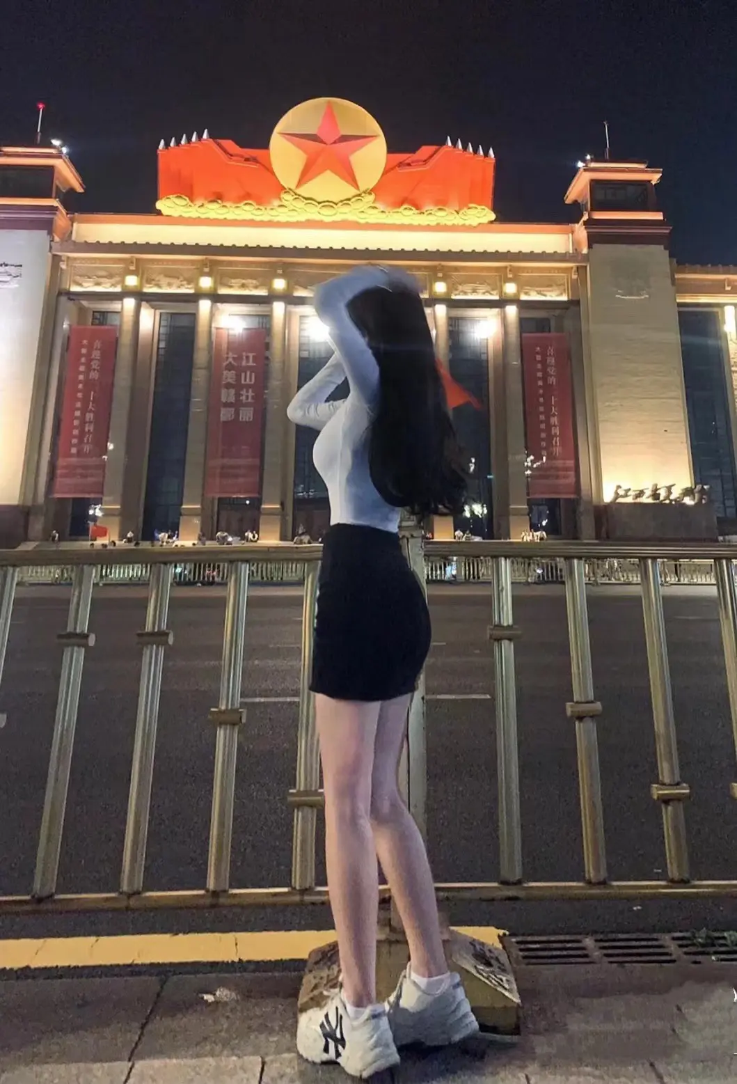 天下如此之大 何处是家 过重重关卡 看盛世烟花