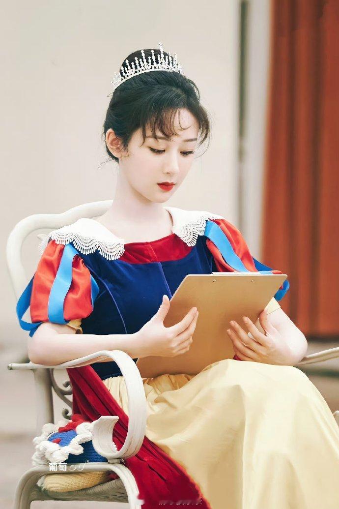 杨紫[超话]杨紫玉兰花开君再来 yz杨紫董竹君 春风不度玉门关，我佛不渡铁憨【杨