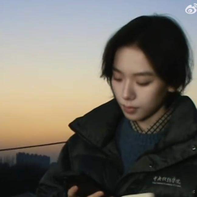 王晓赟子这是吃了多少唱片 粉丝在直播里疯狂点歌，王晓赟子轻松应对，每一首歌都唱出